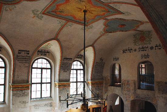 rear-synagogue-interior